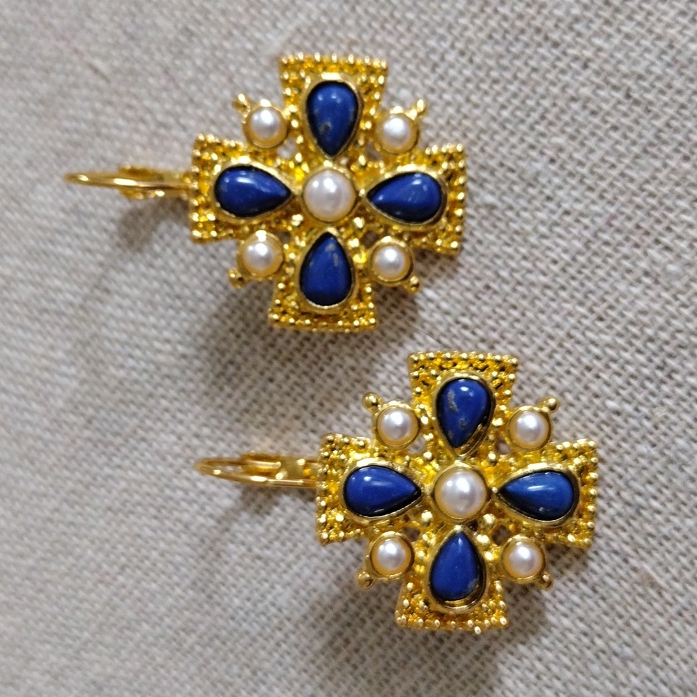 Gold fashion earrings with lapis and pearl
